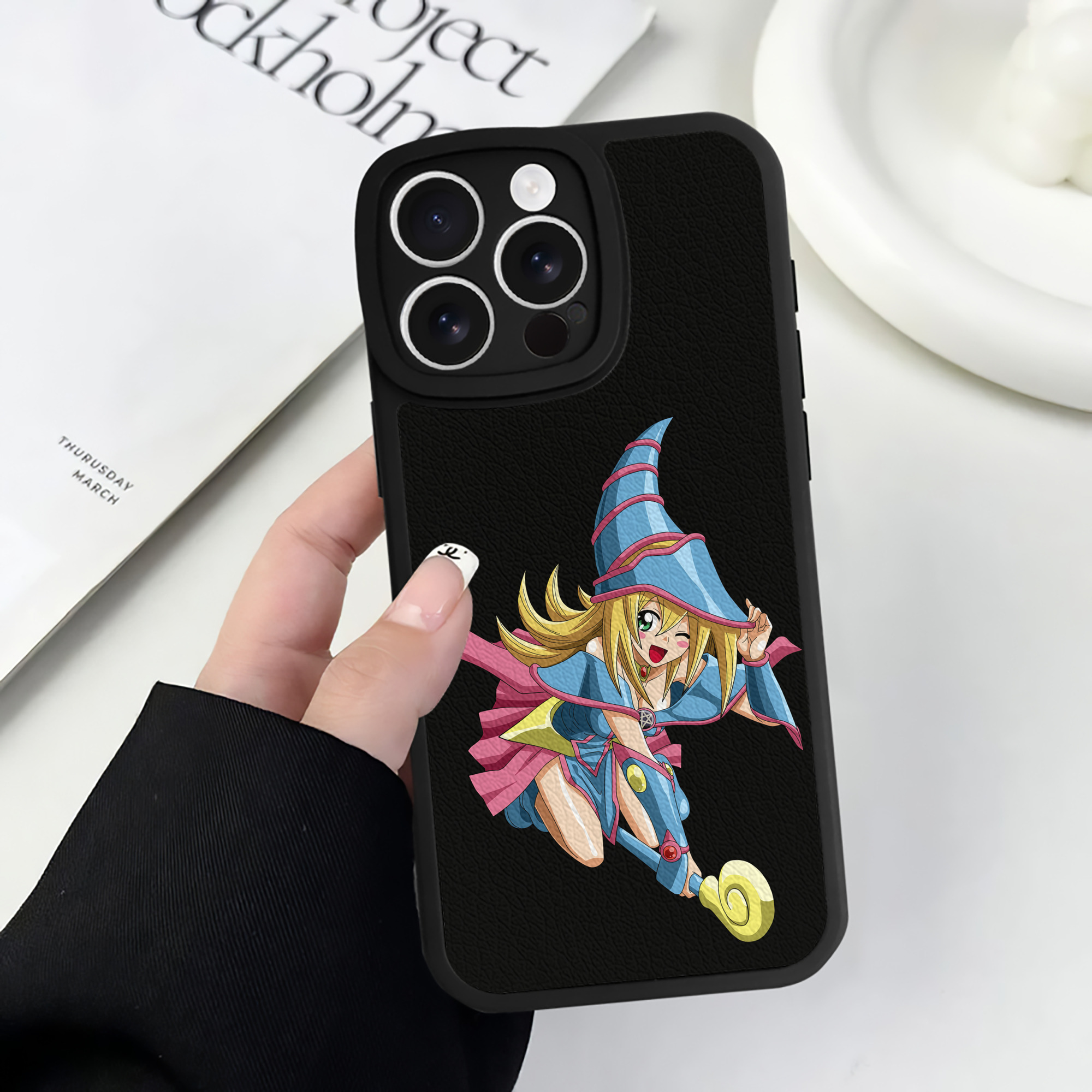 遊☆戯☆王 Yu-Gi-Oh! 【iPhone 16シリーズ対応】シリコンスマホケース（レザー調） 材質：シリコン